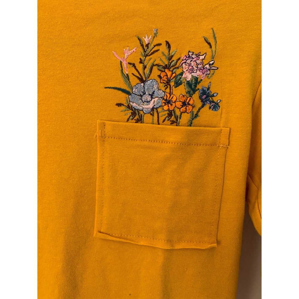 NWT • Laura Ashley 🌻 gorgeous embroidered top - Picture 2 of 5